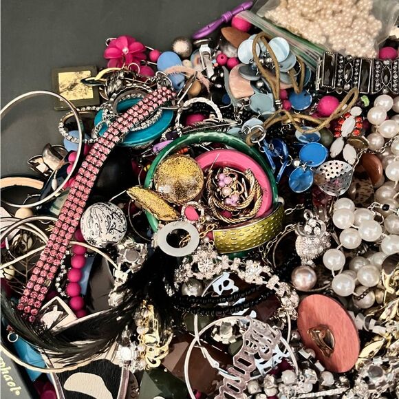 4lb. Craft Junk Jewelry Lot - Picture 3 of 8